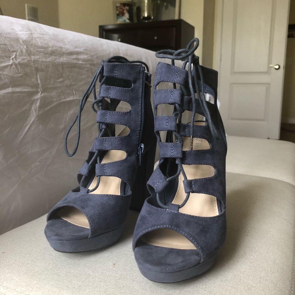 Heels 👠 - Picture 2 of 3